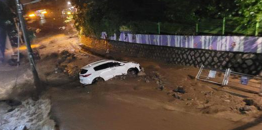 韩国遭严重暴雨侵袭：道路被淹 已致7死6失联