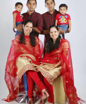 印度双胞胎兄弟娶了同卵双胞胎姐妹并生了双胞胎孩子