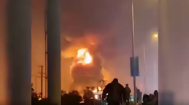 湖北汉江大桥跨年夜因放烟花起火