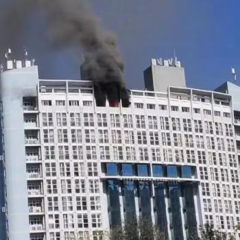 重庆巫溪县政府大楼发生火灾