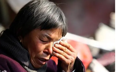 女大学生在上海做技师，老人得知后老泪纵横
