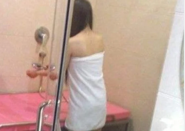 上海洗浴中心：男子男扮女装混入浴场偷窥