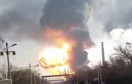 山东淄博一化工厂发生巨大火球，爆炸声